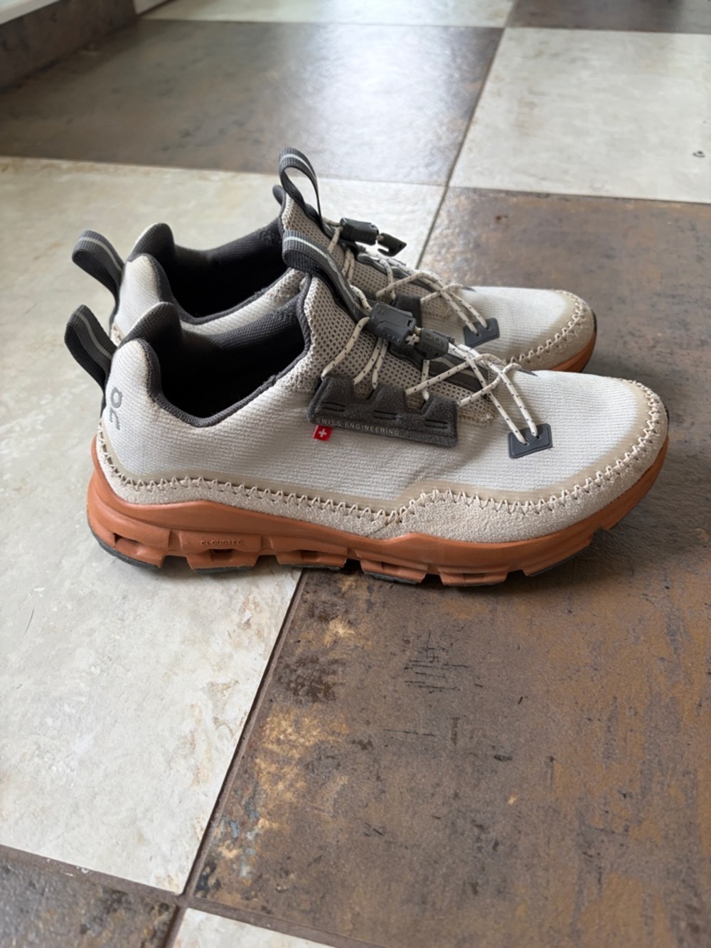 On Running Cloud Low Womens Sneakers in Light Gray and Brown